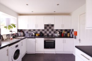 Fitted and fully equipped kitchen